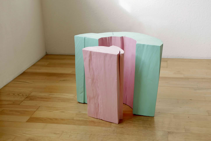 ABLÖSUNG, 2021, Acryl auf Holz, 47,5 x 32,4 x 37 cm 